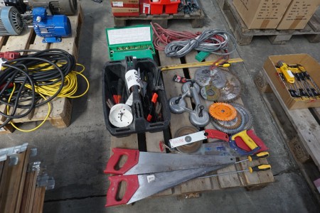 Lot of hand tools + clinches for circular saws etc.