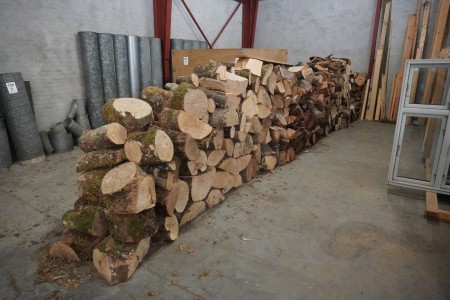 Große Menge Brennholz