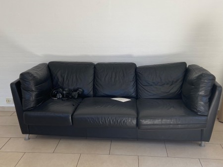 3-person leather sofa