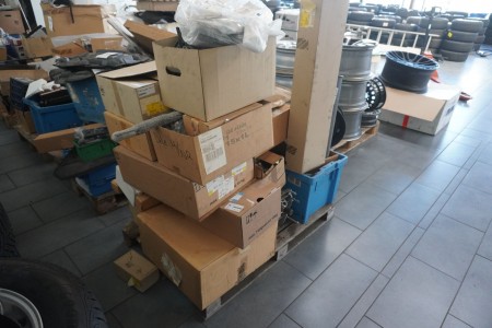 Pallet with various BMW spare parts