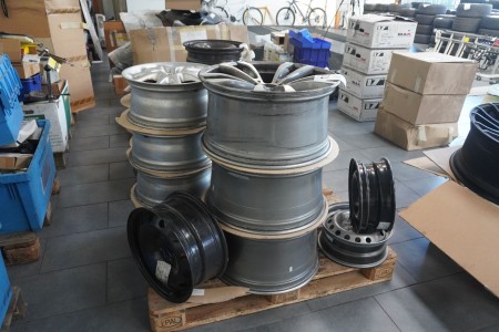 Pallet with 7 aluminum rims and 3 steel rims
