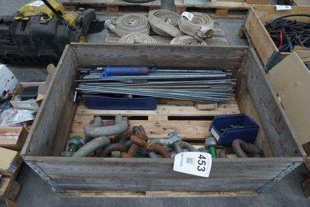 Lot of threaded rods and shackles