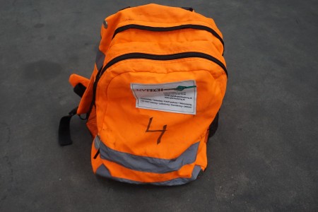 Bag with fall arresters