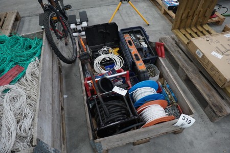 Various screws and cable reels, etc.