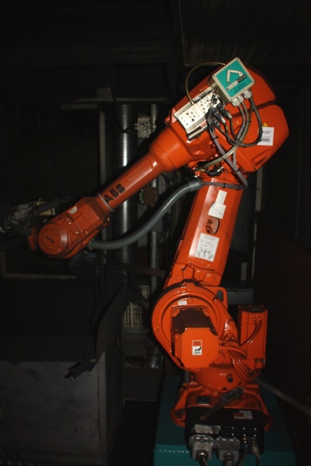 Robot, ABB IRB 4600-M2004, årgang 2010. Anvendt til at dyppe emner fra katalog nr. 119