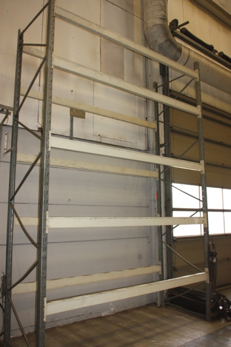 Pallet rack, height approx. 4000 mm, width approx. 3000 mm. 10 beams + intermediat beams. Chain Lifting Gear 2100 kg and 2800 kg
