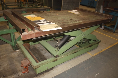 Electro-hydraulic lift table, 2260 x 1160 mm