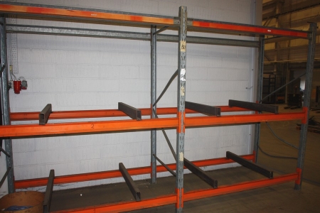 Pallet Rack, 2 sections, height approx. 2360 x width approx. 2000 mm. 6 beams / section with welded rails