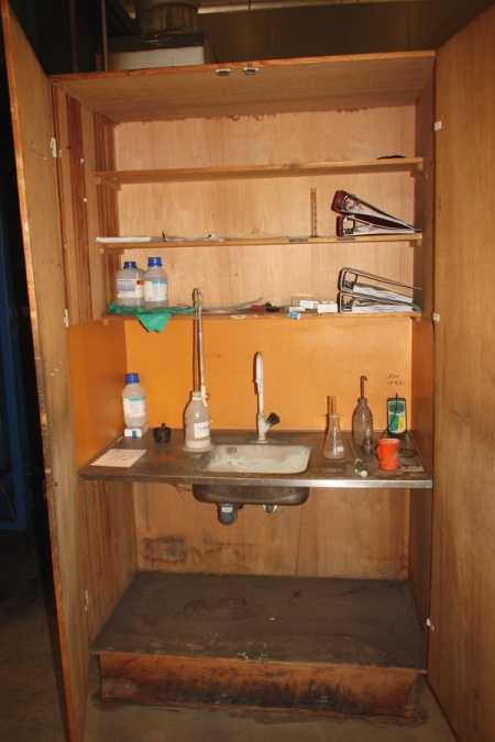 Cabinet with built-in sink (manuals supplied)