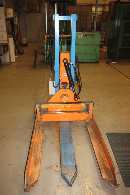 Pallet table with tilt, Translyft type TSLM 1000. Capacity: 1000 kg