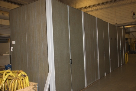 Noise barrier / welding shield, U-shape, 13 sections, of which 3 with double doors. Section size: height approx. 900 mm. Width approx. 950 mm + truck guard