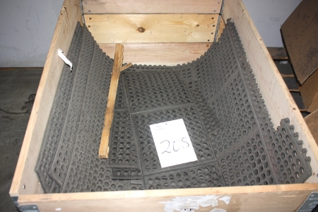 Pallet with rubber mats + rubber tires, etc.