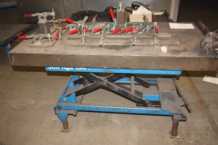 Manual lifting table, Translyft. 500 kg. Foot. Fitted with welded plate and fixtures