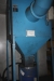 Slyngrensemaskine, Konrad Rump, model 20-D-800, årgang 1999. Automatisk slyngrenser med genbrug, indfødnings- og udløbsbane. Støjkabine