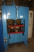 Numerisk styret vertikal hydraulisk presse, Stenhøj, 200 ton. Bordstørrelse: 900 x 770 mm. ABB VT 150 W.