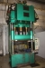 Hydraulisk presse, 400 ton. 4 søjlet med 3 prescylindre. Bordstørrelse: 1100 x 900 mm. Omskift mellem 100 og 400 ton. Styring: Siemens TD 390