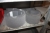 2 fag stålreol med indhold. Højde = 2100 mm. Bredde / fag = 1000 mm. 4 hylder, dybde: 800 mm + stålreol med indhold. Højde = 1750 x bredde = 850 x dybde = 430 mm. Stålskab + bord. (Fjernbetjening for kran medfølger ikke)