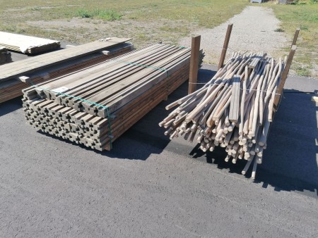 Milled beams with round pegs for fencing