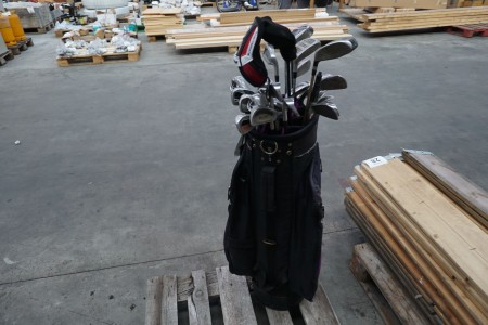 Golfbag, Mærke: Wilson, inkl. Diverse jern, køller og putter