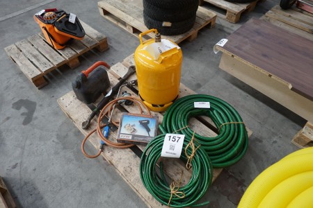 2 pcs. Garden hose + gas burner and gas cylinder etc.
