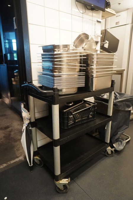Rolling table incl. various gastro trays