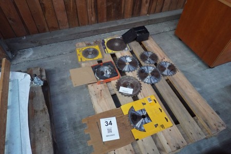 Various cutting discs for wood