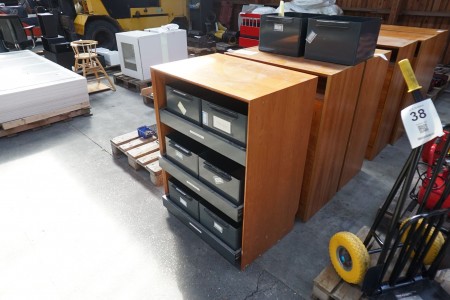 3 pieces. Chest of drawers