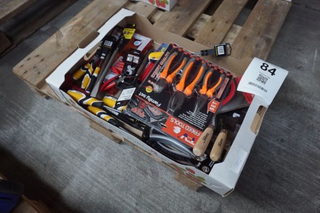 Box mit gemischten Werkzeugen