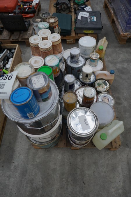 Lot of mixed paint, wood protection, oil, etc.