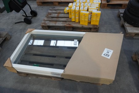 Window with sloping upper edge in wood/aluminium
