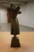 Frau aus Bronzeguss eines unbekannten Künstlers