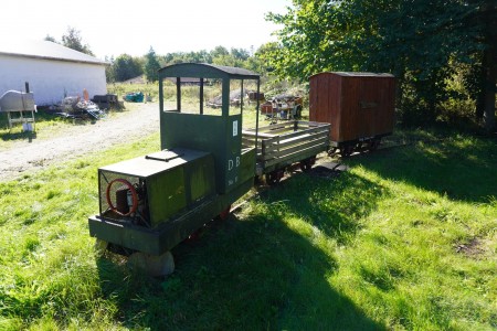 Lokomotive mit 2 Anhängern