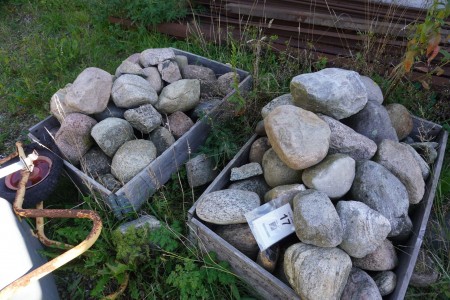 2 pallets with boulders