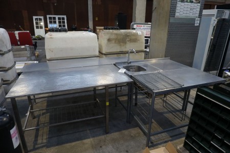 4 pieces. Stainless steel tables