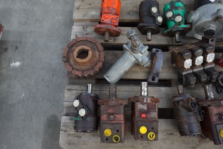 Various spare parts for engines
