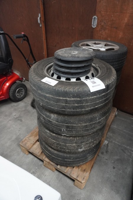 4 pieces. Tires with rims