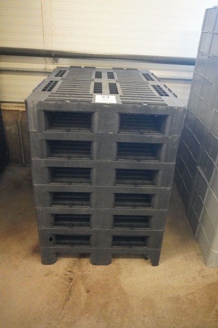 7 pallets in solid plastic