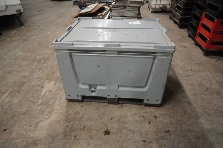 Transport case with plastic lid