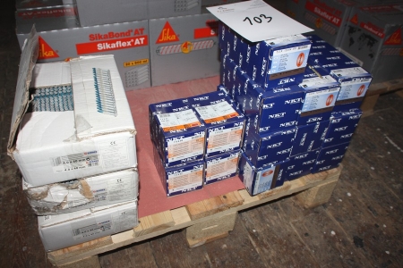 10 kasser skruer á 200 stk: 50x120/64 mm + 4 kasser 200 stk + 4 kasser á 100 stk 7,5x92 + for sømpistol: 4 kasser 4,0x40 mm