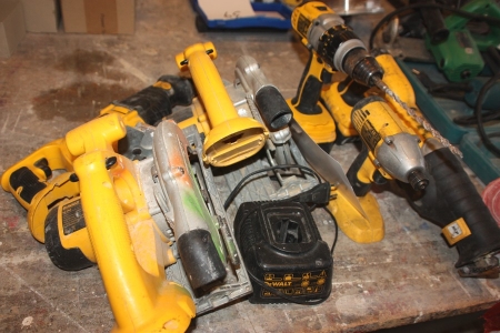 Aku-håndværktøj, DeWalt: 2 x bajonetsav + 2 x crosscut saw + boremaskine + boltskruemaskine + lader