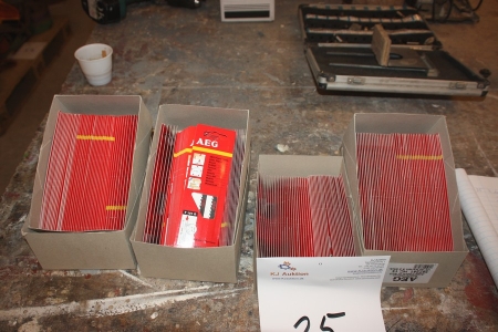 Stiksavsklinger: 4 kasser á 50 pakninger á 2 stk. AEG