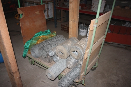 Carriage containing: wire mesh