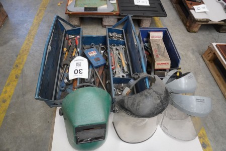 Værktøjskasse med indhold + 3 stk. beskyttelsesmasker & svejsehjelm mv.