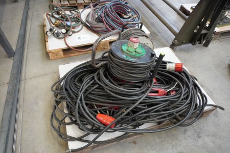 Diverse forlængerkabler + 2 stk. kabeltromler 