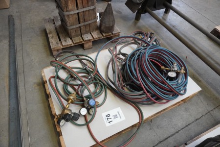 Various oxygen/gas hoses with manometers