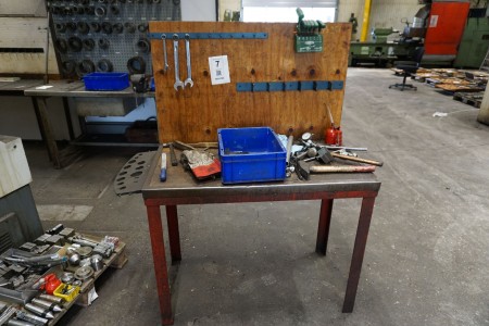 File bench in wood with contents