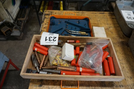 Various welding nozzles + cutting torch etc.
