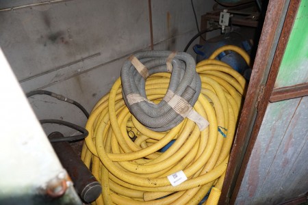 Large lot of flex hoses
