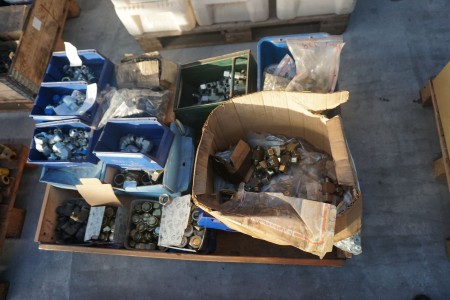 Pallet with large lot of fittings & plugs in metric, inch & JIC