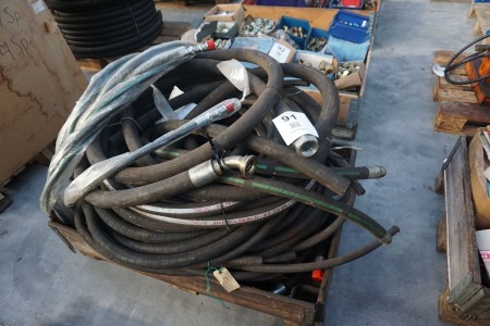Pallet with various hydraulic hoses with quick coupling 1/4-5/4"